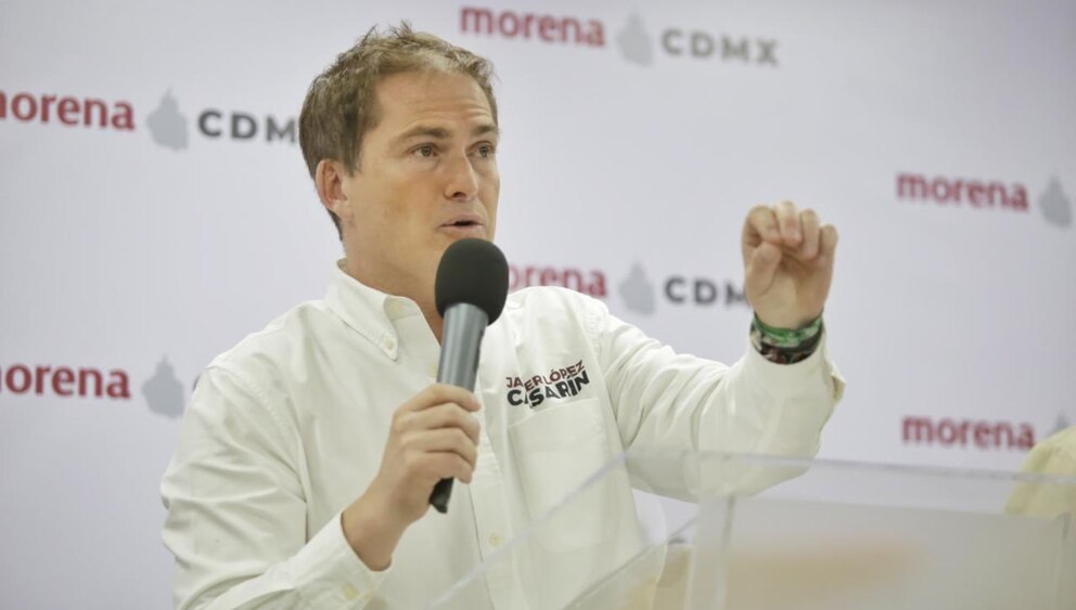 El alcalde de Álvaro Obregón, Javier López Casarín anda tan desesperado ante la imposibilidad de reelegirse, que ya hasta quiere repartir dinero que no tiene en el presupuesto, total, prometer no empobrece. FOTO: Especial