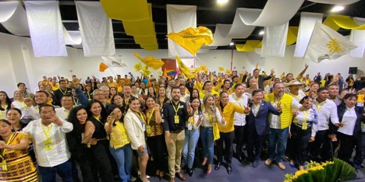 Los dirigentes estatales del Partido de la Revolución Democrática (PRD) en los estados de Guerrero, Michoacán, Morelos, Hidalgo, Oaxaca, Tlaxcala, Zacatecas y Baja California Sur, manifestaron su respaldo absoluto, firme y solidario a la diputada Nora Arias Contreras, presidenta del PRD Ciudad de México. FOTO: Especial