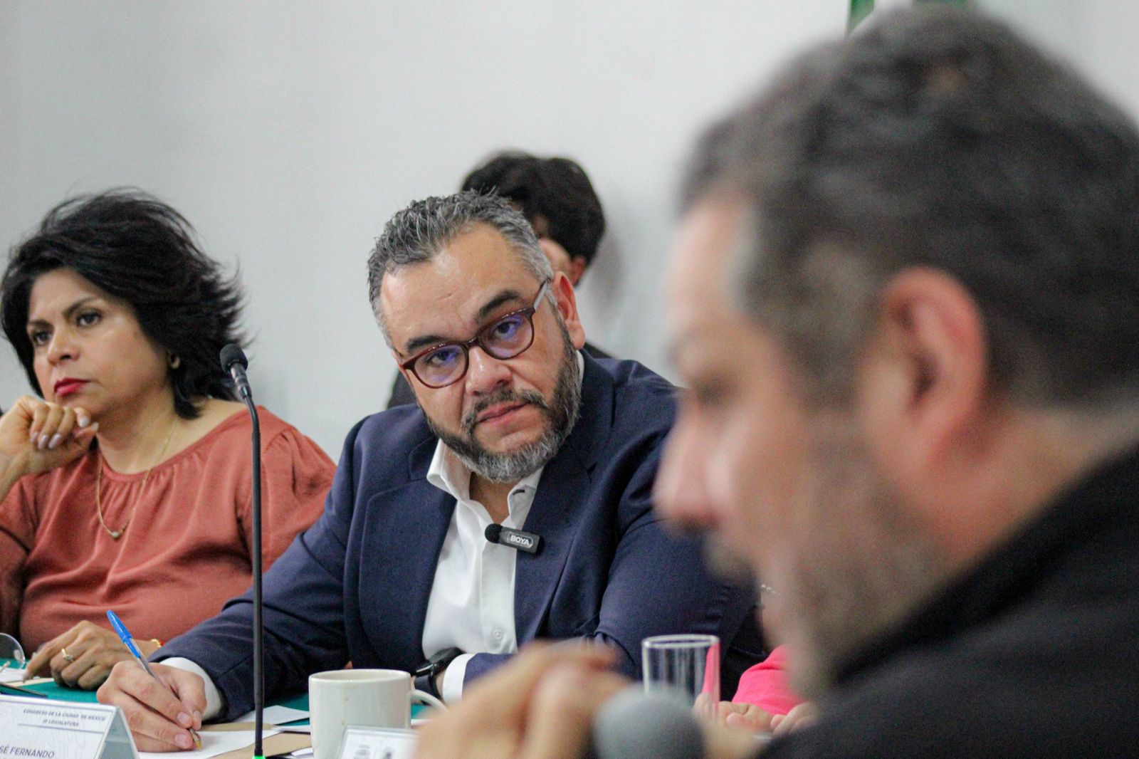 El alcalde de La Magdalena Contreras, Fernando Mercado Guaida, compareció este viernes ante el Congreso de la Ciudad de México, donde presentó los avances, acciones estratégicas y resultados obtenidos por su administración en materia de seguridad, prevención de riesgos, infraestructura hidráulica, atención ciudadana y fortalecimiento comunitario. FOTO: Especial