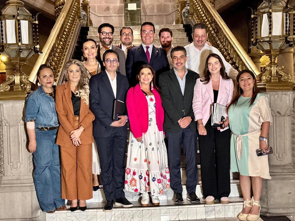 La falta de un encuentro con la oposición, PAN, MC y PRI se explicaba como un reflejo de la política morenista a nivel nacional: el presidente López Obrador jamás se reunió con ellos, y tampoco lo ha hecho la presidenta Claudia Sheinbaum en lo que va de su administración. FOTO: Especial